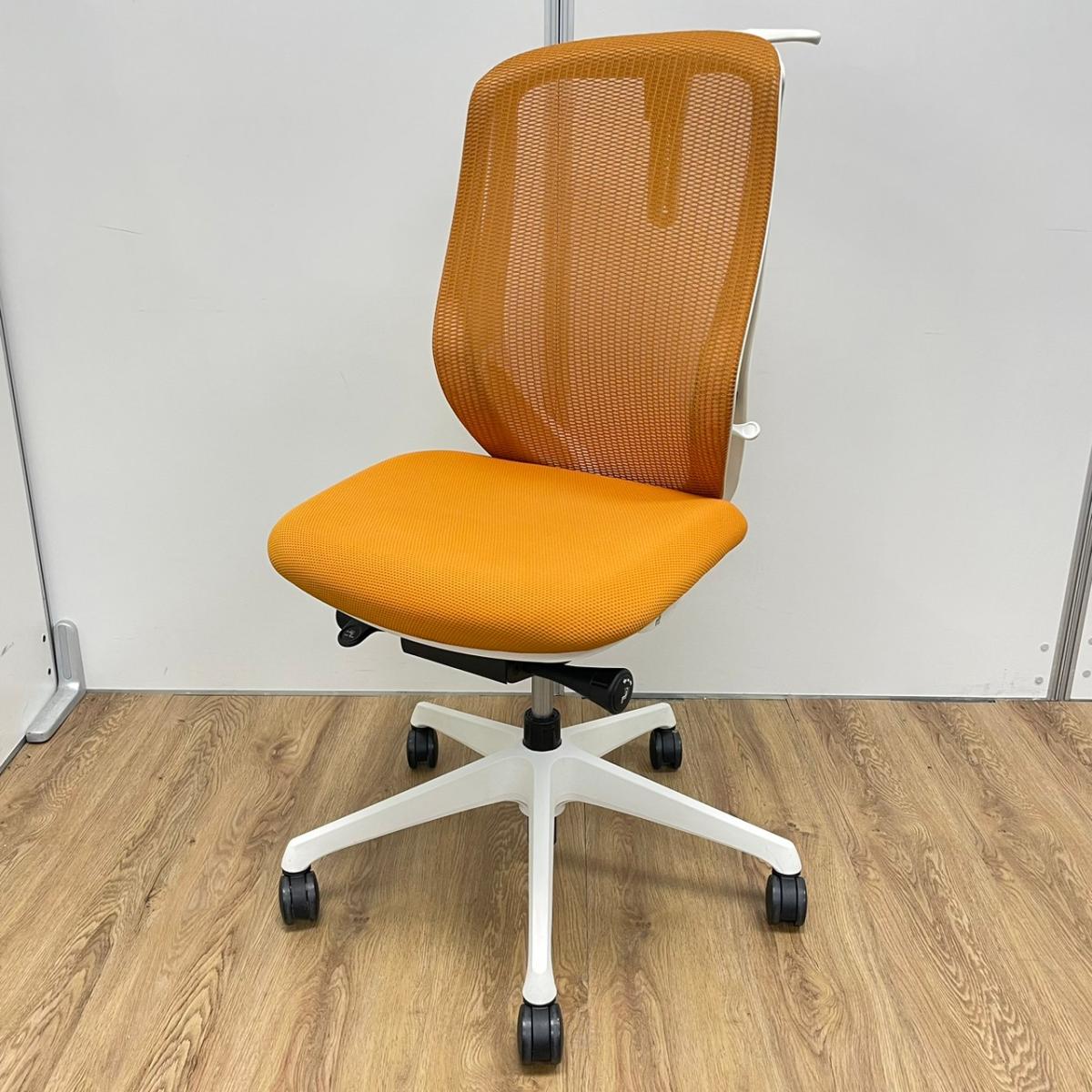 【商品入替のため、残り1脚限り】オカムラ製　シルフィーシリーズ　オレンジカラー　樹脂脚　肘無しハイバックチェア！！
                        シルフィーメッシュ
                                    中古
            