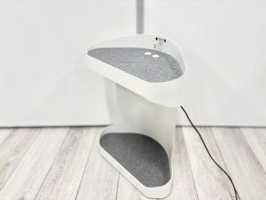 【2021年製】コーナーワゴンが入荷！カバンや電話機、筆記用具置きなど使い勝手抜群！ノートパソコンや通信機器の充電に便利な電源付き！【在庫入替セール品！】
■オカムラ/ライブスワゴン（Lives Wagon）/ネオホワイト　ABW
