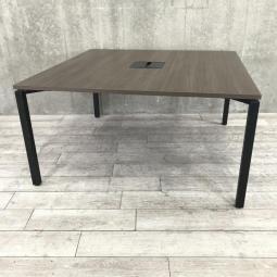 【スタイリッシュなミーティングテーブル！ワークデスクとしても使用可能！】 ■コクヨ製　ワークフィット (WORKFIT)　ミーティングテーブル　■W1400mm　■配線ダクト付き　■木目ダーク天板×ブラック脚
