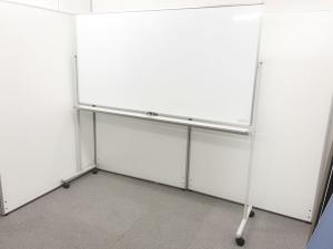 【自立式ホワイトボード】　【w1800mm】　【両面使える！】　【レイアウト変更】　【ホワイトボード】【福岡オフィス家具】【福岡中古家具】【中古事務什器】【中古チェア】【中古椅子】