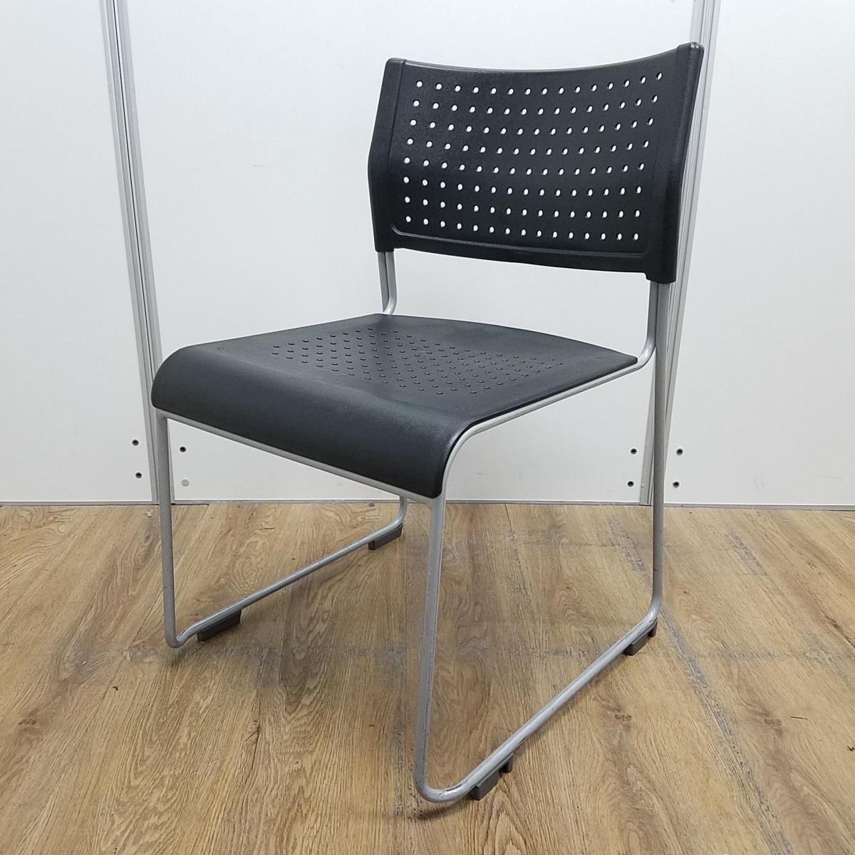 【重ねて保管してスペースの有効活用を！】■アイリスチトセ（IRIS CHITOSE）製　ライタスシリーズ　スタッキングチェア　■座面/背面樹脂タイプ　■ブラック　■連結パーツ付き
                        ライタス
                                    中古
            