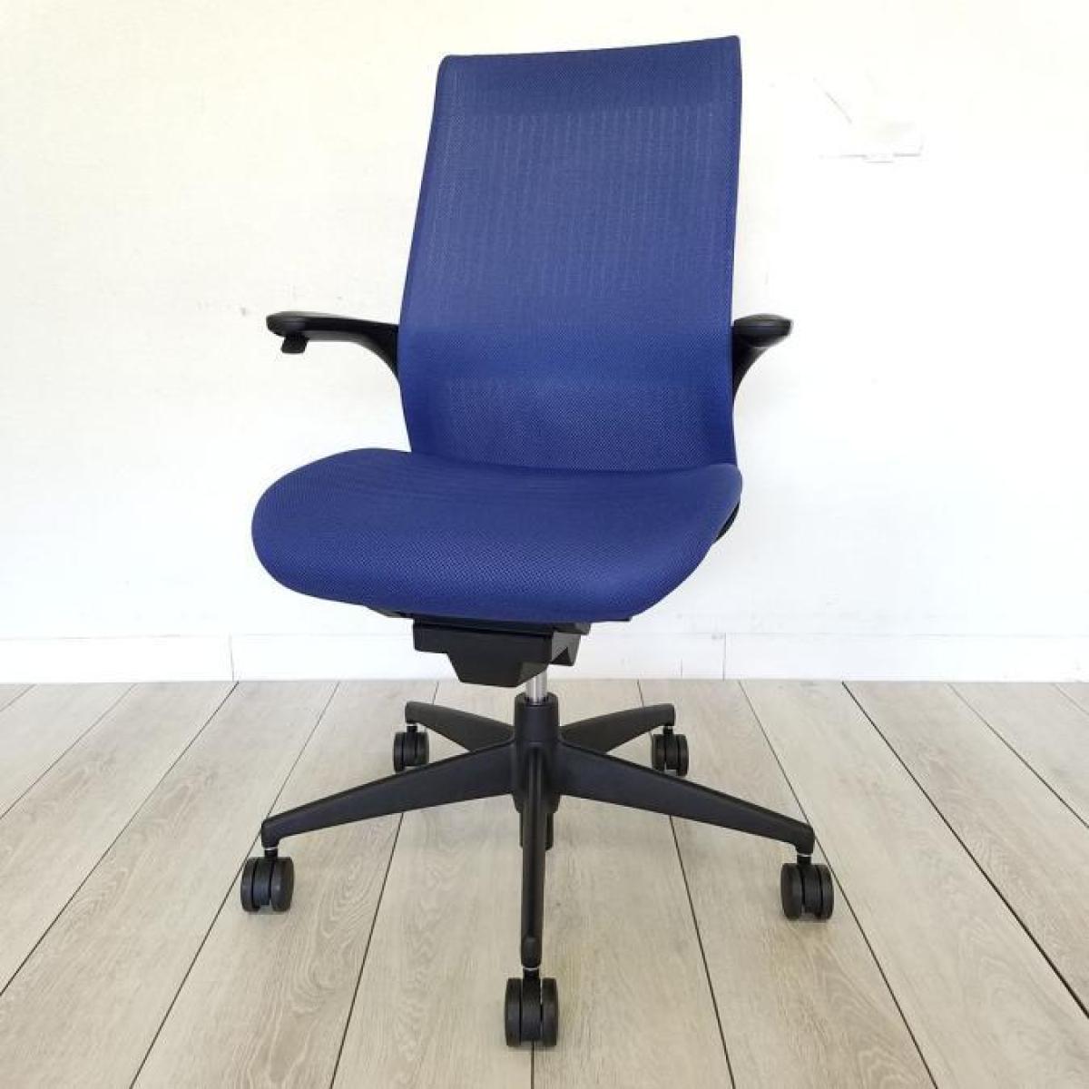 【在庫入れ替えセール】【1脚入荷】コクヨから最先端な快適チェアM4が入荷！中古　OAチェア　オフィスチェア　コクヨ　M4　インディゴブルー　肘付　ハイバック　オフィスチェア　リモート　在宅
                        M4 樹脂
                                    中古
            