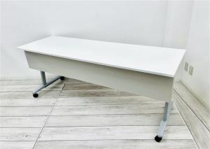 【定価約9万円】【3人用での使用にオススメ横幅1800ｍｍ奥行600ｍｍサイズのスタックテーブルの入荷です】■内田洋行製　パラグラフ　スタックテーブル