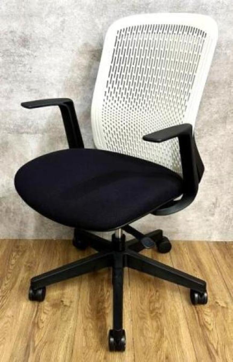 コスパ抜群な肘付チェア！ 】プラス　PLUS　チェア　固定肘　ロッキング　ローバック　シンプル　事務イス　中古　福岡　博多　天神　佐賀　長崎　大分　熊本　宮崎　鹿児島　沖縄　オフィスバスターズ
                        トライチェア
                                    中古
            