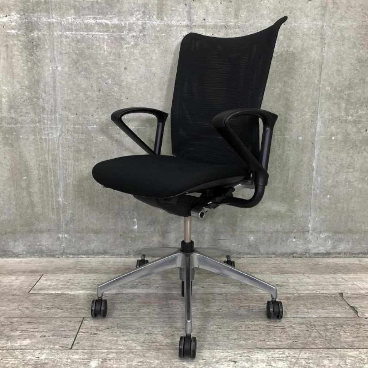 【デザインと機能をともに充実させた欲張りなチェア！】■イトーキ（ITOKI）　プラオアルファ(PRAO α)　ハイバックチェア　肘付き　背面メッシュ　■固定肘　■ブラック【通気性抜群のメッシュ！】
                        プラオαチェア
                                    中古
            