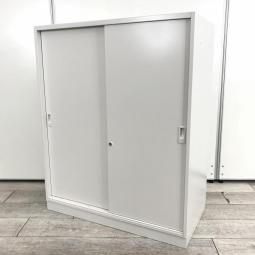 【お問い合わせの多い引違い書庫が入荷！スライド引き戸だから開閉スペースに困りません！】/オススメ(おすすめ) /人気商品【弊社使用欄：A01002091】■共栄工業製　2枚引き違い書庫　ローキャビネット　ホワイト　シリンダー錠