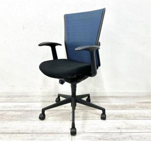 【定価9万円】【長時間のデスクワークでも蒸れづらい背もたれメッシュのチェア入荷！！】■内田洋行　アクトディア　■ブルー