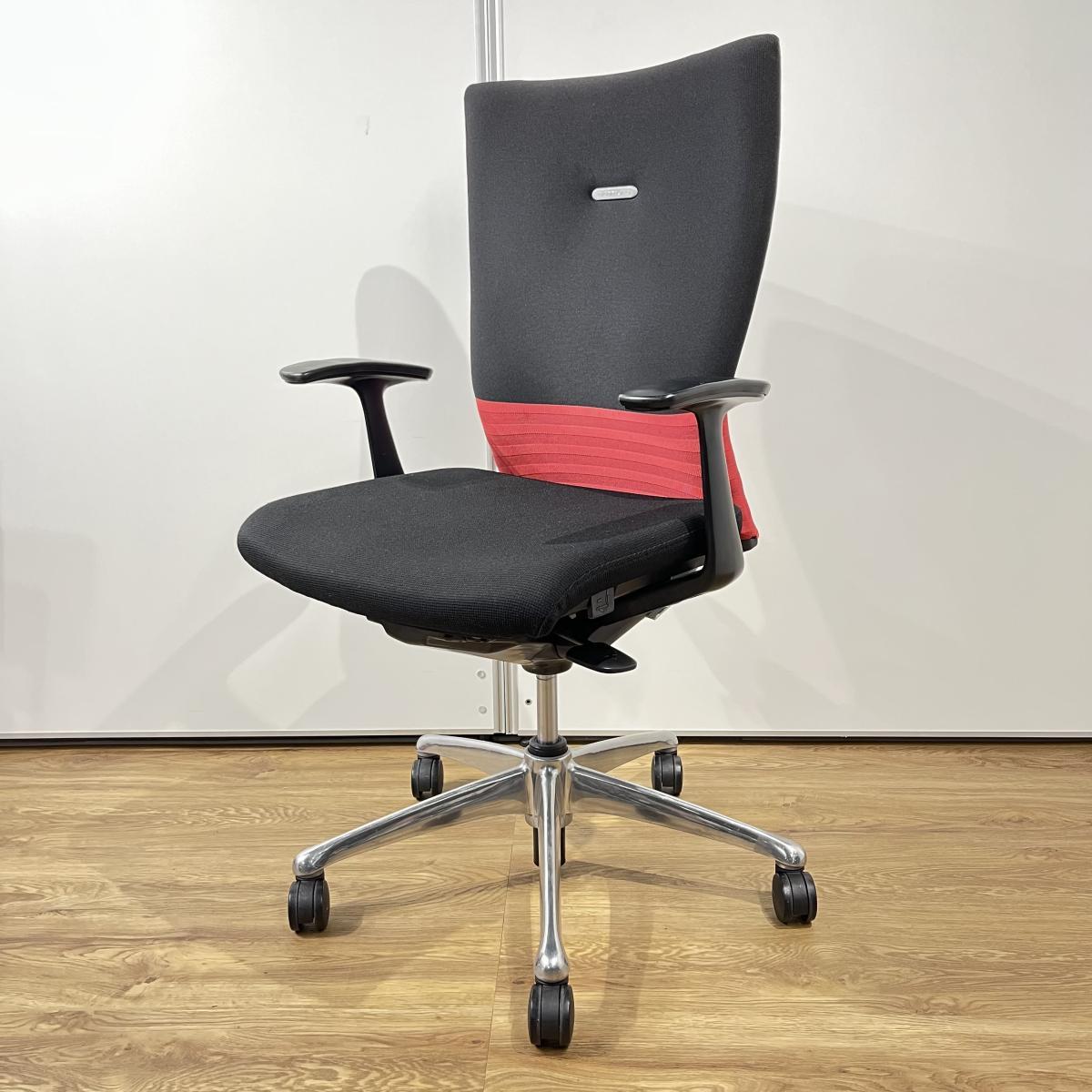 【在庫入替セール品！】【背中を包み込むハイバック仕様！長時間座る方にオススメ！】/オススメ(おすすめ) /人気商品【弊社使用欄：A00991091/A00963839】■オカムラ製　フィーゴ　肘付ハイバック　レッド　固定肘
                        フィーゴチェア
                                    中古
            