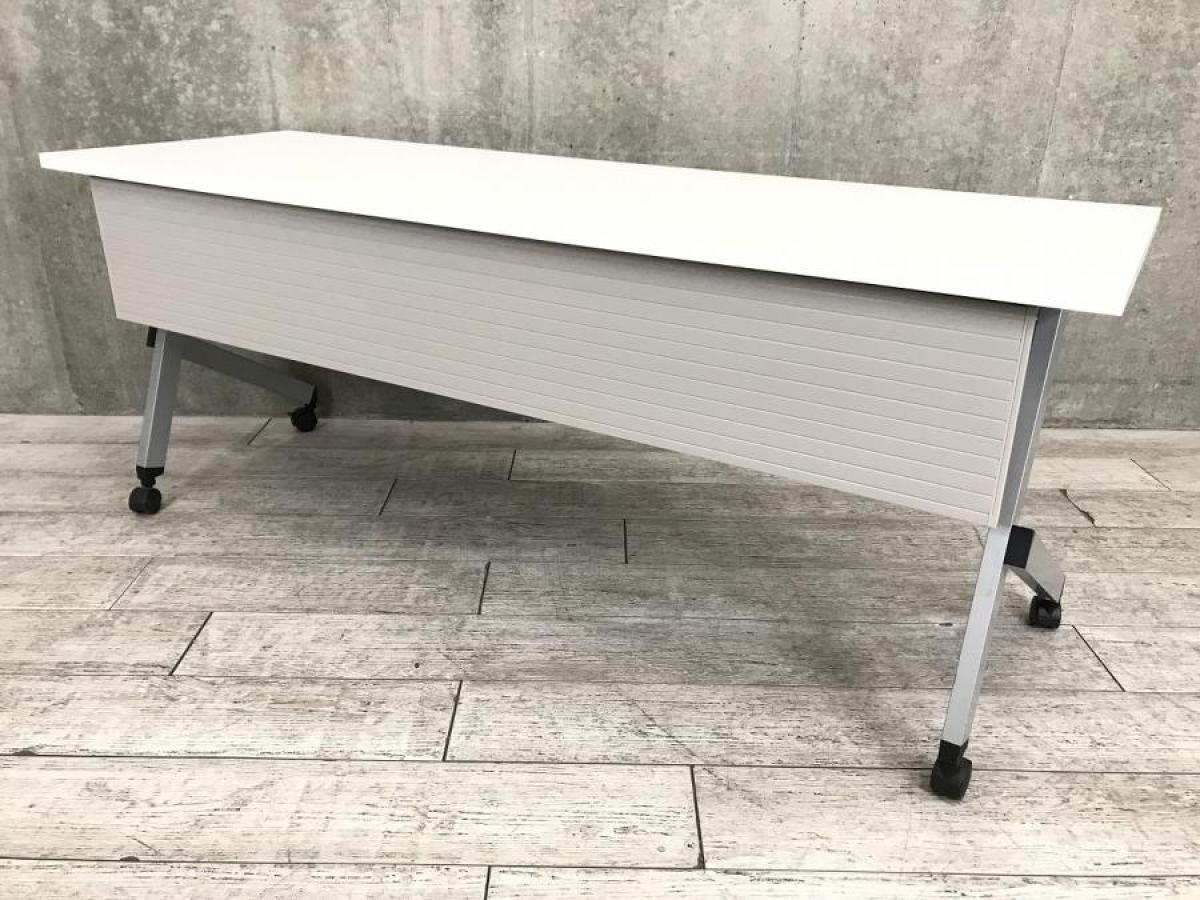 【2~3名様で使えるスタックテーブル入荷！奥行き600㎜で広々！キャスター付きで移動も楽々！】■ウチダ製　プラッテ　サイドスタックテーブル　■幅1800×奥行600　■幕板付き　■ピュアホワイト【天板跳ね上げ式でコンパクトに収納！】
                        プラッテ
                                    中古
            