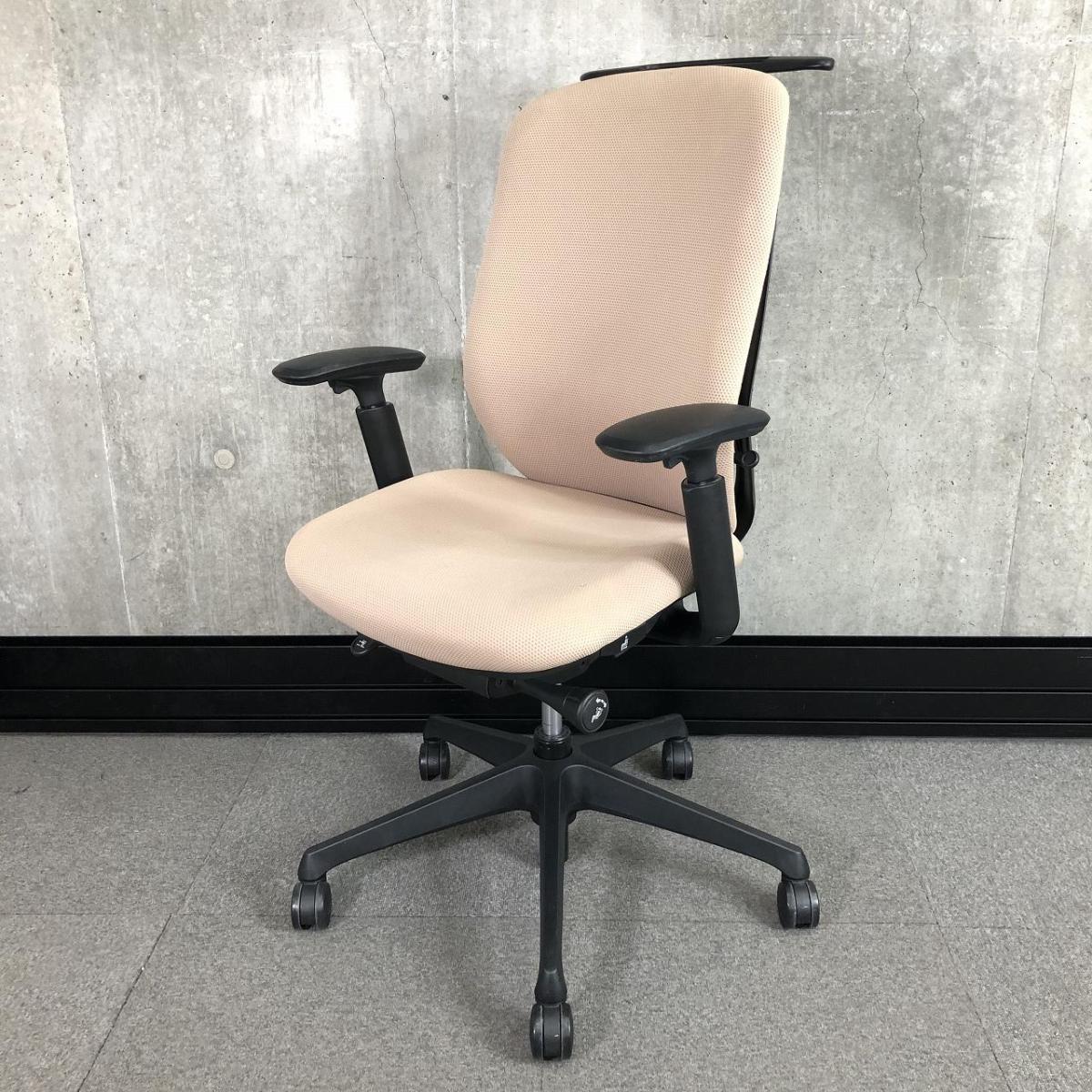 【三次元曲面が快適にフィット！！前傾チルト機能付のオフィスチェア！】■オカムラ（okamura）製　シルフィー（Sylphy）　肘付き　ハイバック　■背クロス　■可動肘　■ハンガー付き　■ベージュ × ブラックシェル
                        シルフィー
                                    中古
            