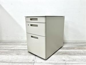 【定価約4万円】【デスク上の書類、文房具などの収納に便利な3段ワゴン】■コクヨ/インベントリ　■ニューグレー　■3段ワゴン　■シリンダー錠