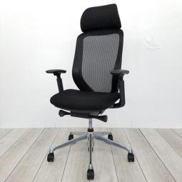 【人気のヘッドレスト付タイプ入荷！】■オカムラ　シルフィーチェア　可動肘付　ブラック　ポリッシュ脚　エクストラハイバック　■まるで手を添えて包み込まれるような優しい座り心地！新感覚のオフィスシーティング！★