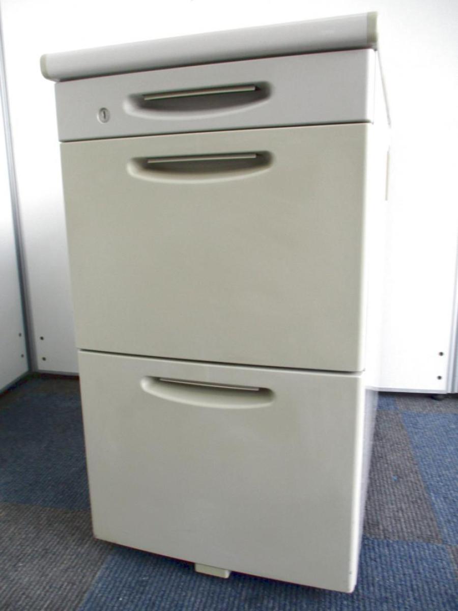 【日焼けがあるためお安く！】■オカムラ　SD-eシリーズ　脇机　3段収納タイプ　■コスト重視のお客様におすすめ！【デスクサイドキャビネット】
                        SD-E
                                    中古
            