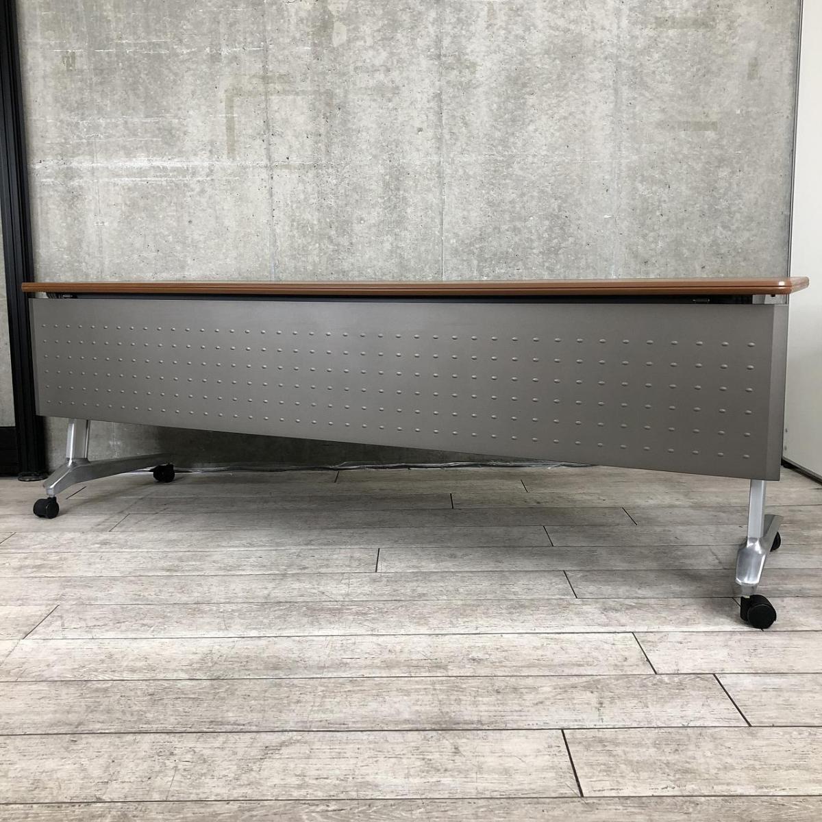 【3～4名様で使えるスタックテーブル入荷！奥行き600㎜で広々！キャスター付きで移動も楽々！】■ウチダ（UCHIDA）製　SAシリーズ　サイドスタックテーブル　■幅2100×奥行600　■幕板付き　■木目ダーク【天板跳ね上げ式でコンパクトに収納！】
                        SA型
                                    中古
            