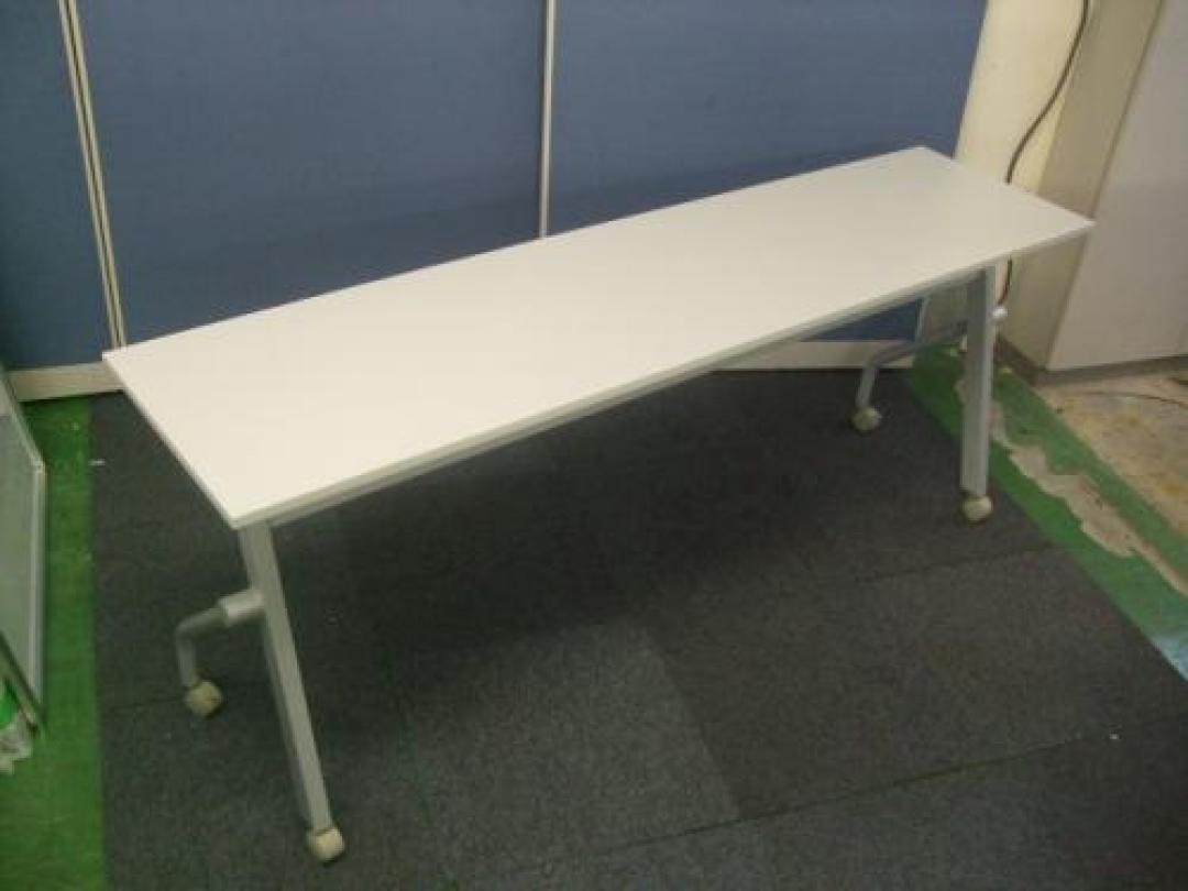 【嘘？定価の70％ＯＦＦ以下のぽっきり価格！】　数量限定のサイドスタックテーブル【収納簡単・便利なテーブルです。】
                                    中古
            