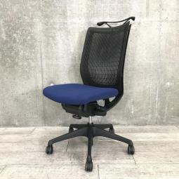 【定価約7万円】【高いデザイン性と快適なクッション性が人気のOAチェア】■オカムラ（okamura）ヴィスコンテチェア　ハイバック　肘無し　背面メッシュ　■色：ミディアムブルー　シェル：ブラック　■コートハンガー付き【人間工学に基づいた心地よい座り心地！】減