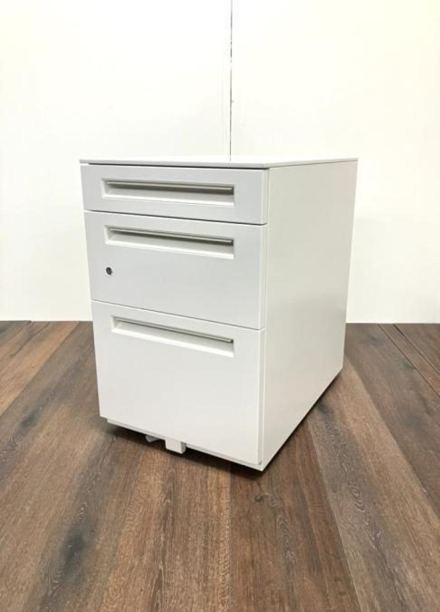 【1台限定在庫入替セール品！】デスク下の頼もしい味方！定番シリーズの3段ワゴンが入荷！キャスター付きで移動もらくらく
■内田洋行/ST/ホワイト
                        STワゴンシリーズ
                                    中古
            