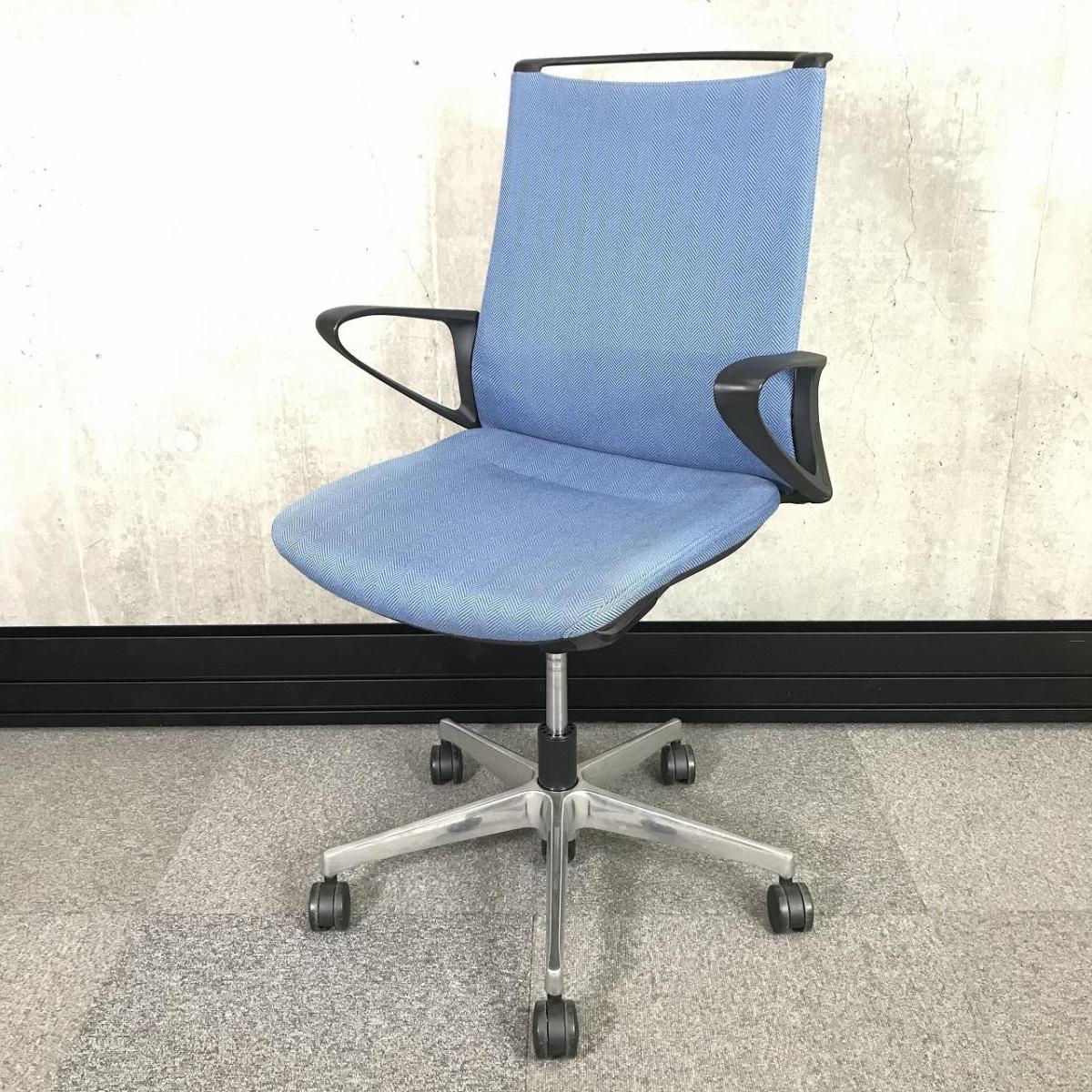 【在庫入替セール！】【スタイリッシュさが人気のオフィスチェア！インナーメッシュ構造による優しく包み込む座り心地！】■オカムラ(okamura)製　　モードクロス　肘付き　ミドルバック　■サークル肘　■ミディアムブルー【T10】
                        モード
                                    中古
            