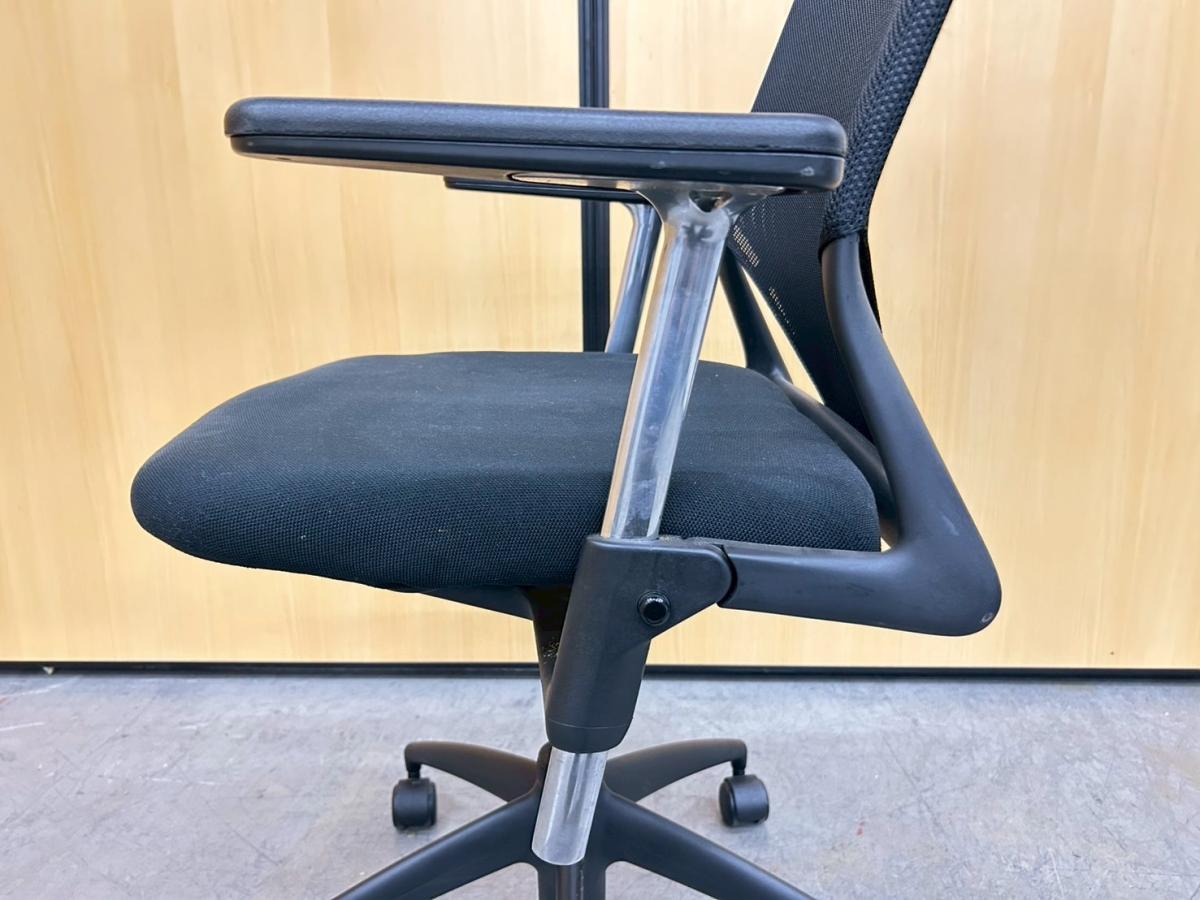 上品なファッション 中古】メダ2チェア 肘付ハイバックチェア vitra/ヴィトラ デスクチェア
