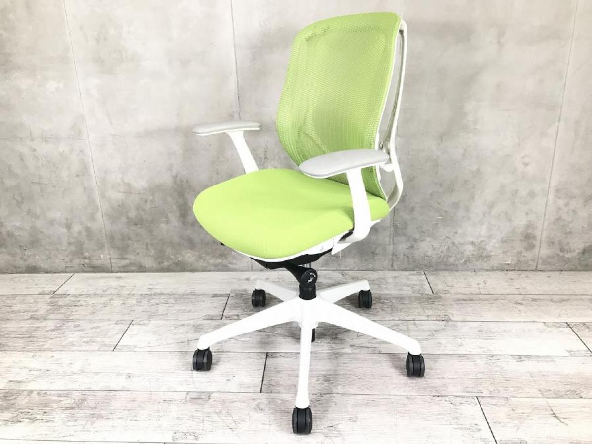 【前傾機能チェアの代名詞！大人気シルフィーチェア！】■オカムラ(okamura))製　シルフィー（Sylphy）　肘付き　ローバック　■背面メッシュ　■固定肘　■ライムグリーン×ホワイトシェル 【弊社使用欄：A01004055】【KN】
                        シルフィーメッシュ
                                    中古
            