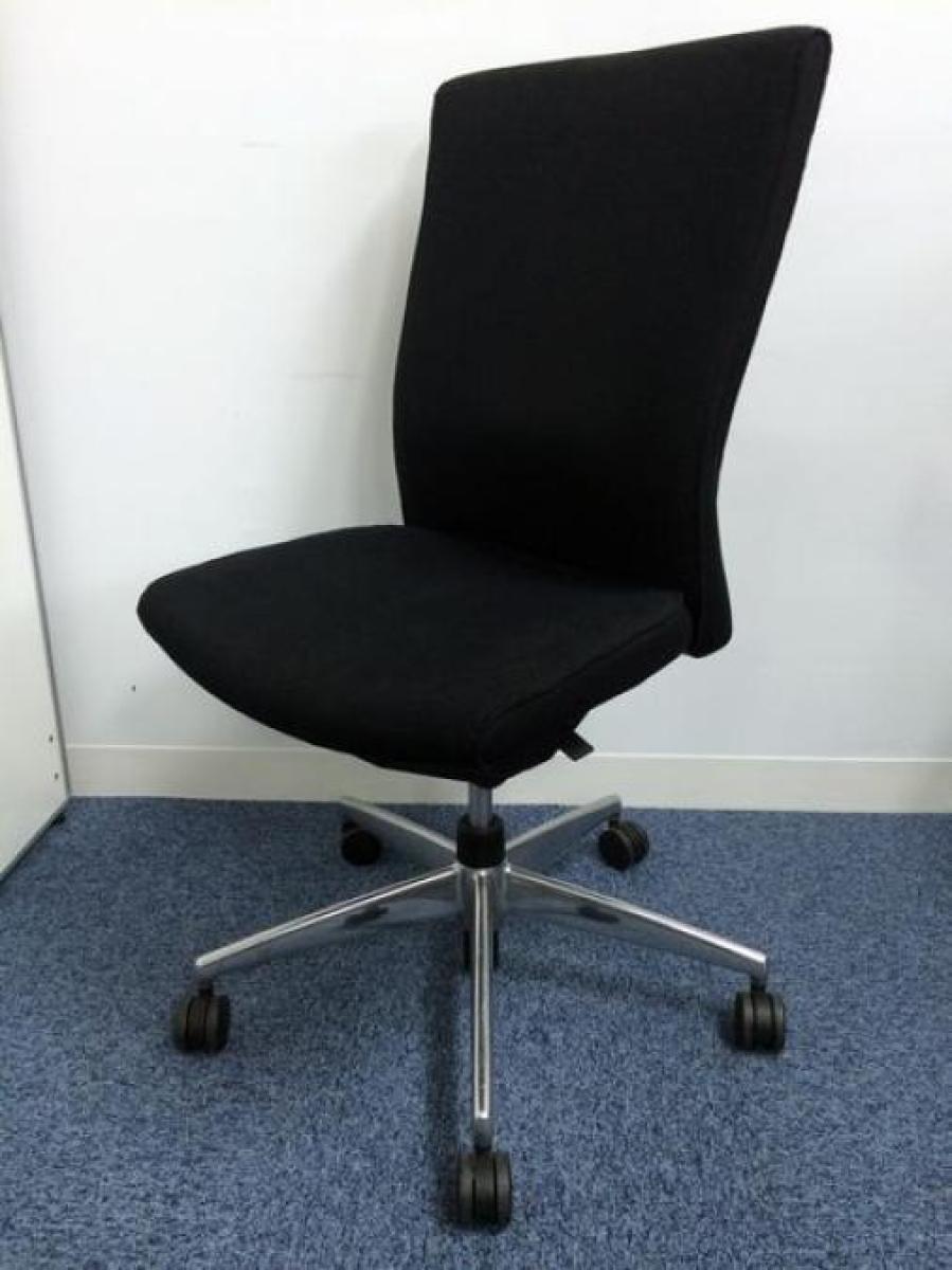 【在庫入替セール品】多様なオフィス空間に調和するデザインと座り心地を両立したチェア　コクヨ製　プント　【弊社使用欄：A00998113】
                        プント
                                    中古
            