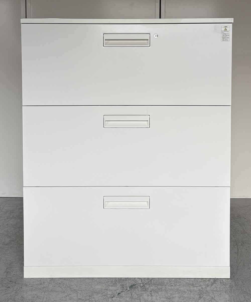 【オフィスの書類をスッキリ整理！奥行400㎜の引き出し式ローキャビネット！】■コクヨ（KOKUYO）製　エディア(EDIA)シリーズ　3段ラテラル　ローキャビネット　■W900×D400㎜　■ホワイト/天板付　■シリンダー錠
                        エディア
                                    中古
            