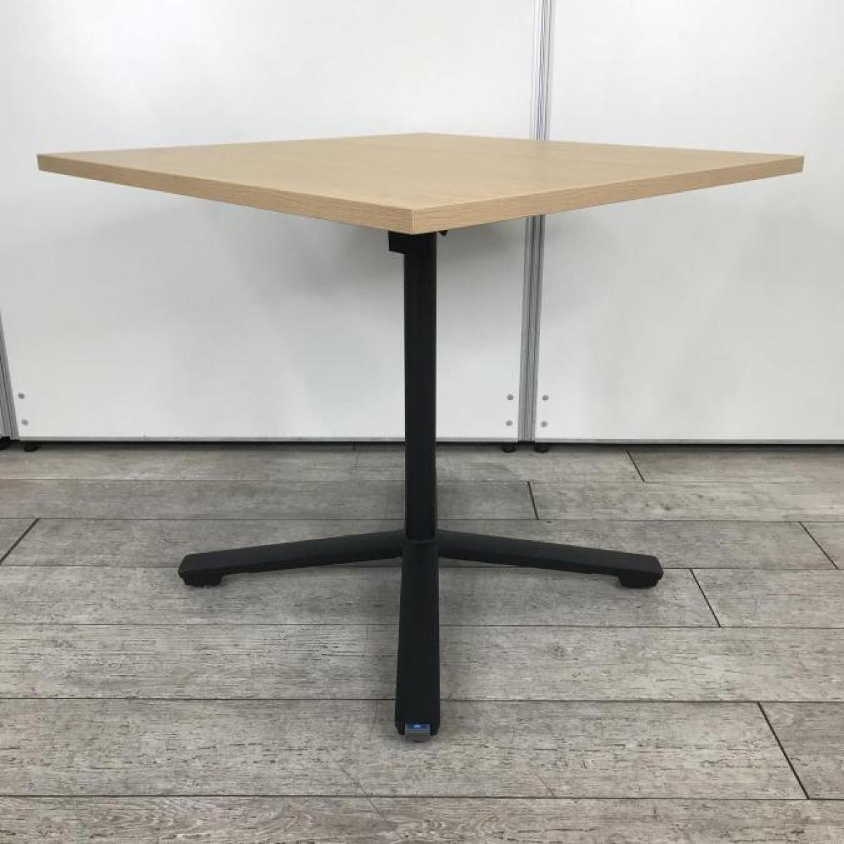 【A00994205】【天板フラップ式のスタイリッシュなテーブル！】■コクヨ　 デイズオフィス (DAYS OFFICE)　フリップトップ(flip top)　W800×H720　■天板：木目ナチュラル　脚：ブラック　■キャスター付き【IB】
                        その他シリーズ
                                    中古
            