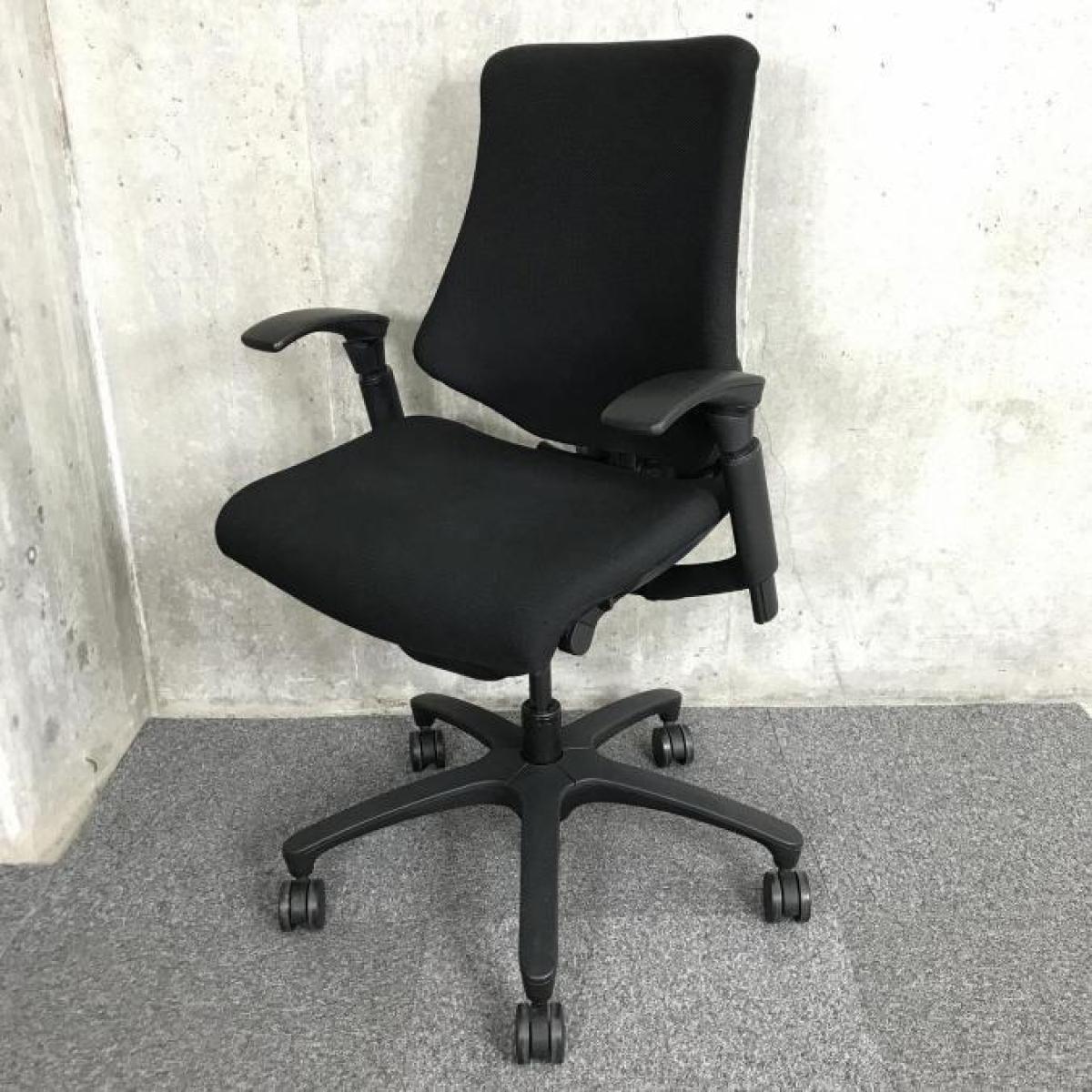 イトーキ製　エフシリーズ　肘付きチェア　　中古家具　　【弊社使用欄：A01002017】
                        エフクロス
                                    中古
            