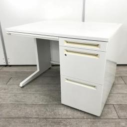 【A00996375】【コンパクトサイズでも収納力抜群の人気のデスク！】■オカムラ（okamura）　アドバンスシリーズ (ADVANCE）　片袖デスク　■W1000×D700mm　■配線口　■シリンダー錠　■ホワイト【IB】