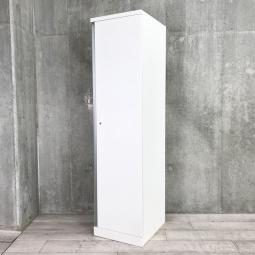 シャープなデザインの1人用ホワイトロッカー入荷！■オカムラ（okamura）　SWシリーズ　1人用更衣ロッカー　■ホワイト　■シリンダー錠【掃除用具入れにも！】＠ka