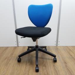 【訳あり品：座面スレ】ウチダ製　エポシリーズ　背面：ブルー/座面：ブラック　ローコストだけどしっかりした作り　多彩なワークシーンに寄り添うローコストチェア　肘無しローバックチェア！！