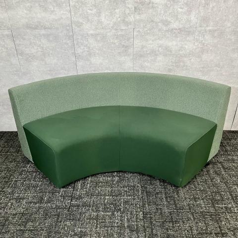 【博】【☆2022年製☆ 3連でのご利用がオススメ！】◆オカムラ/アルトピアッツァ　ソファ　リラックス　おしゃれ　博多　天神　オフィスバスターズ　中古　九州最大級　＊熊本市で、中古オフィス用品・オフィス家具をお探しなら「オフィスバスターズ熊本サテライト店」へ＊※サテライトは商談スペースのみの為、在庫は福岡の在庫を掲載しております。商品につきましてはお電話にてお問い合わせください。