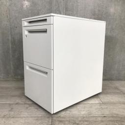 【定番収納ワゴン！オカムラ製のロングセラー商品！フリーアドレス化オフィスにおすすめ！】■オカムラ(okamura)　アドバンスシリーズ　3段ワゴン　フリアド用　■ホワイト　■シリンダー錠 【弊社使用欄：A01009801】