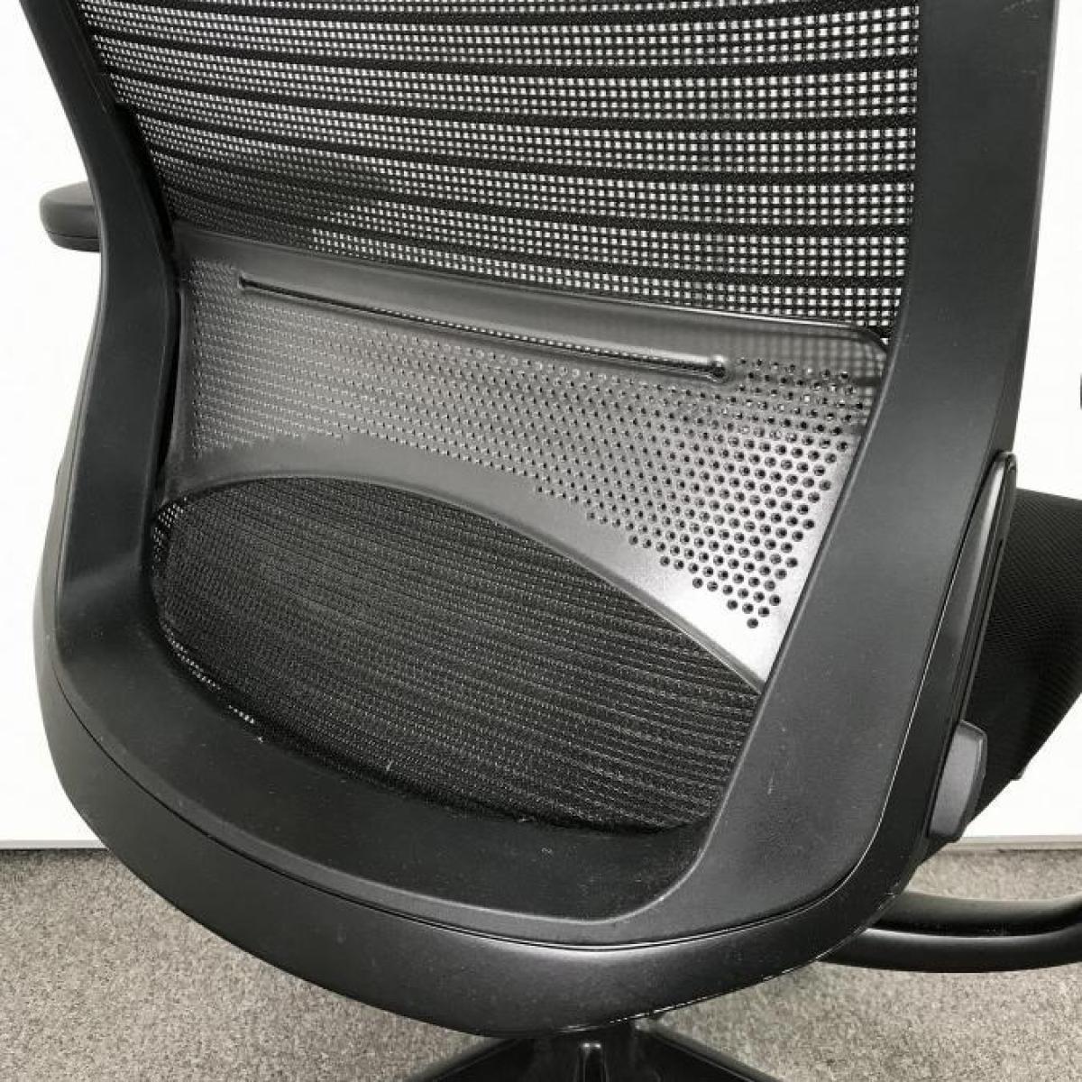 中古】コーラルメッシュ オカムラ/okamura 肘付ミドルバック 中古】コーラルメッシュ オカムラ/okamura 肘付ミドルバック