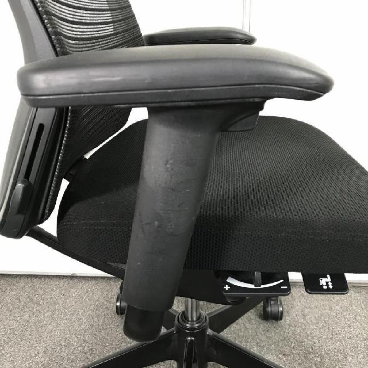 中古】コーラルメッシュ オカムラ/okamura 肘付ミドルバック 中古】コーラルメッシュ オカムラ/okamura 肘付ミドルバック