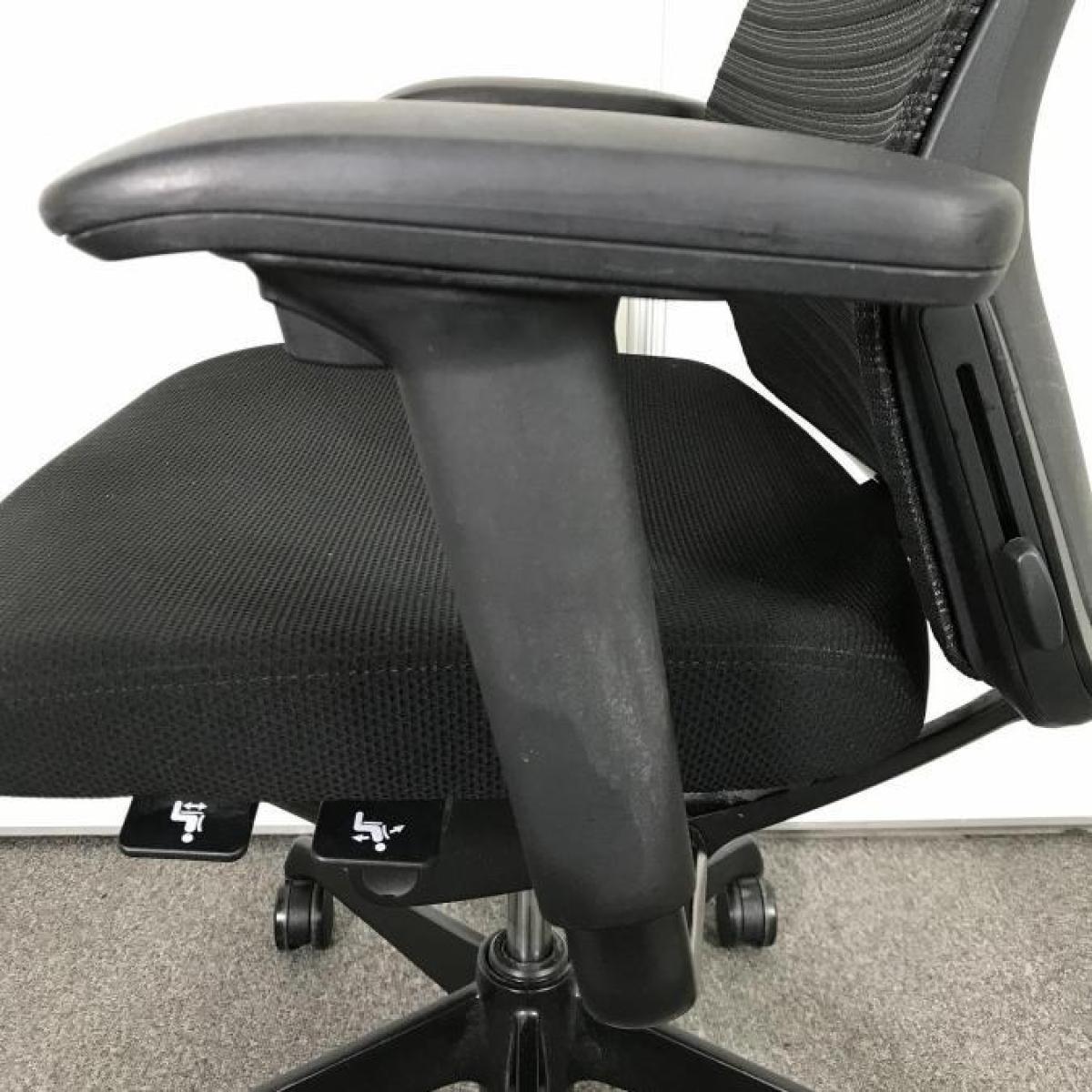 中古】コーラルメッシュ オカムラ/okamura 肘付ミドルバック 中古】コーラルメッシュ オカムラ/okamura 肘付ミドルバック