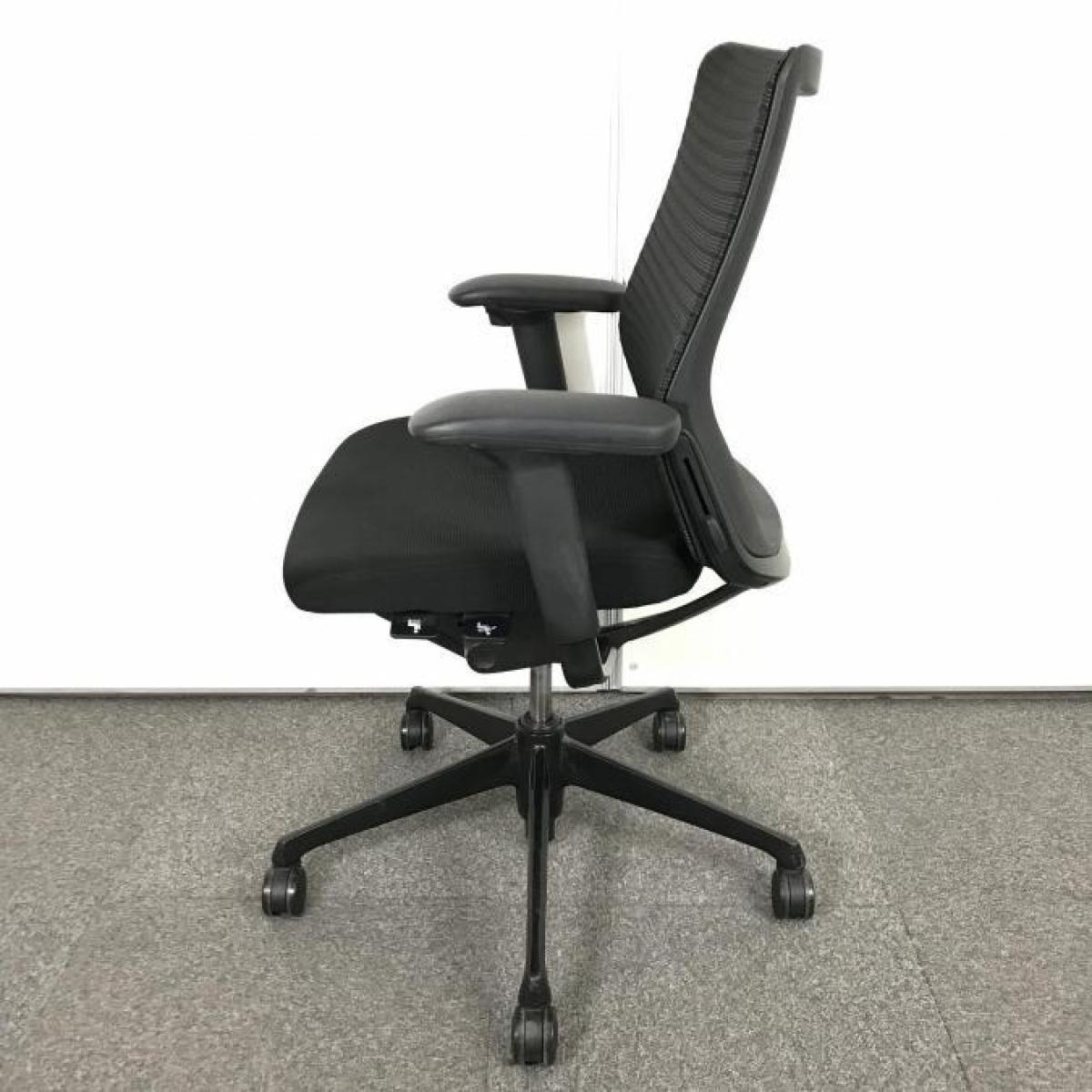 中古】コーラルメッシュ オカムラ/okamura 肘付ミドルバック 中古】コーラルメッシュ オカムラ/okamura 肘付ミドルバック