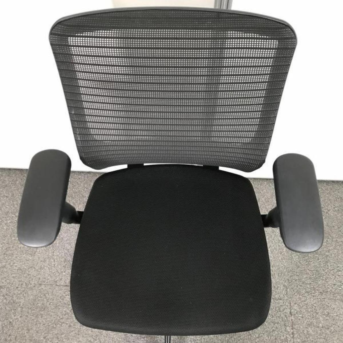 中古】コーラルメッシュ オカムラ/okamura 肘付ミドルバック 中古】コーラルメッシュ オカムラ/okamura 肘付ミドルバック