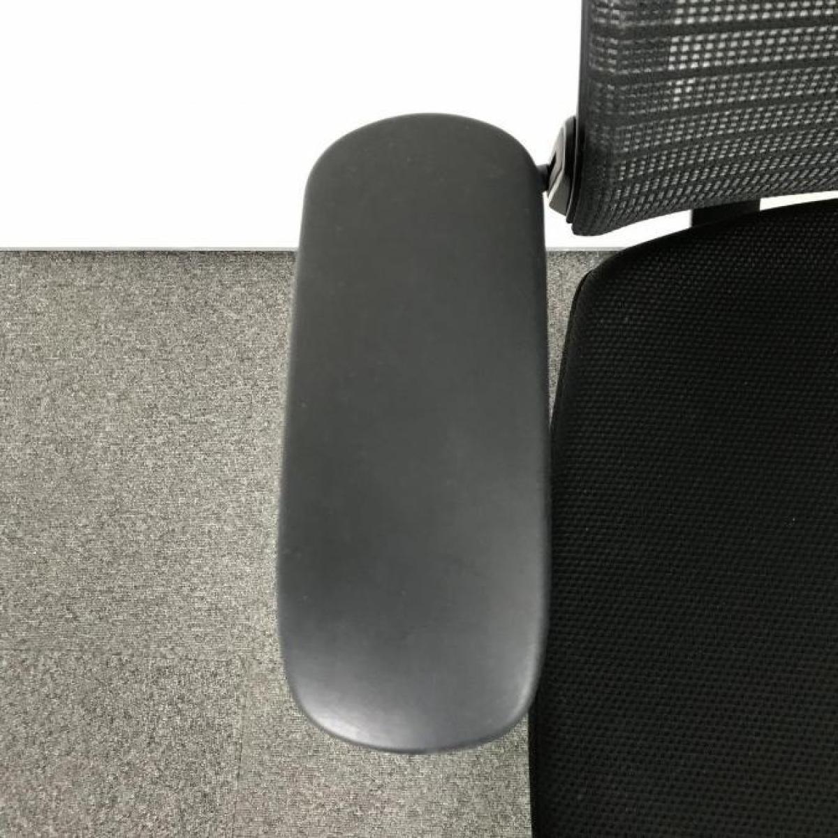 中古】コーラルメッシュ オカムラ/okamura 肘付ミドルバック 中古】コーラルメッシュ オカムラ/okamura 肘付ミドルバック