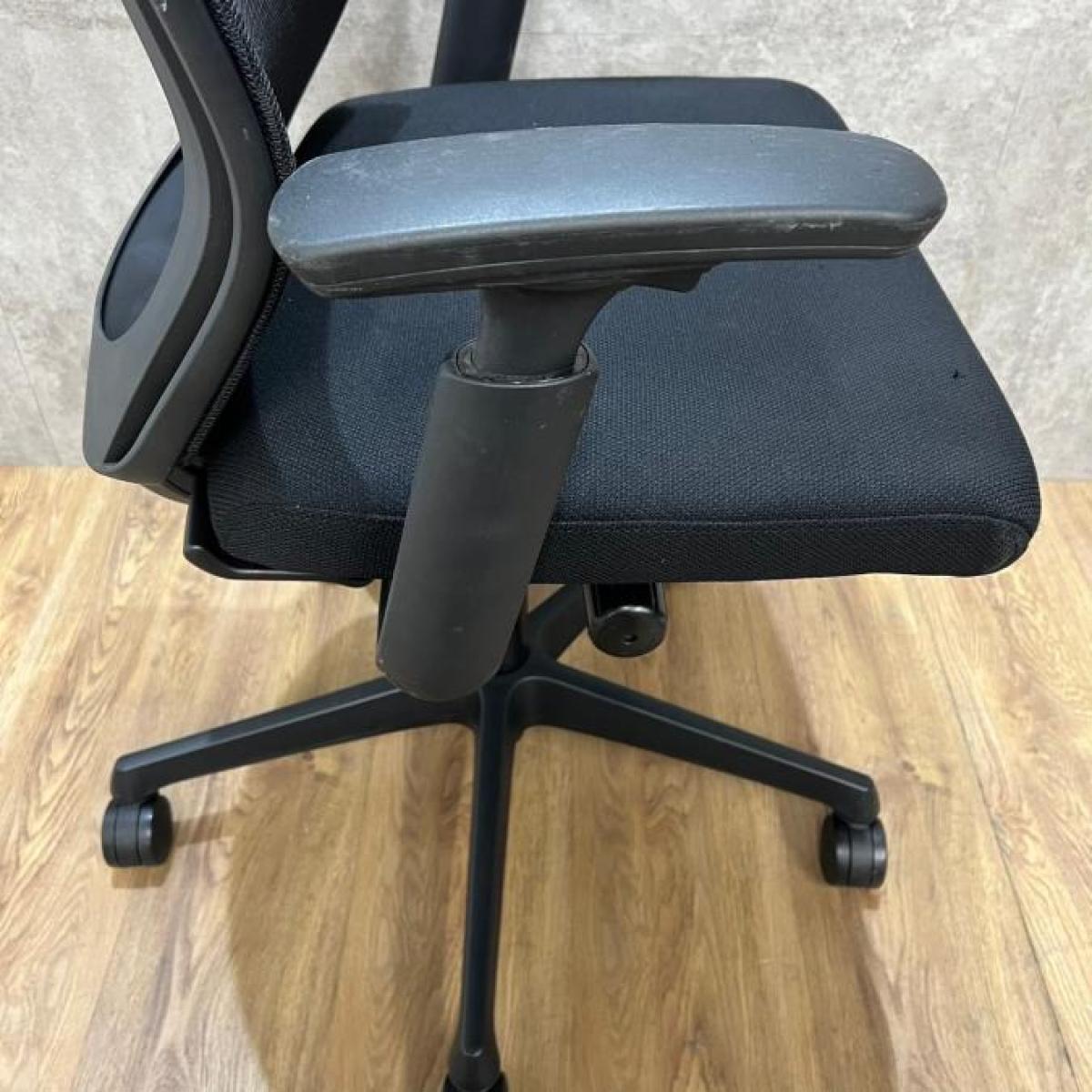 中古】エスクード オカムラ/okamura 肘付ローバックチェア 中古】エスクード オカムラ/okamura 肘付ローバックチェア