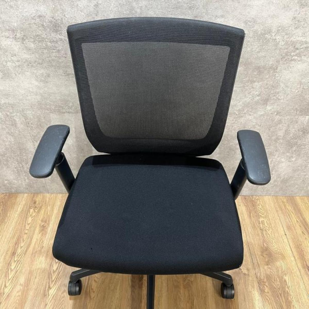 中古】エスクード オカムラ/okamura 肘付ローバックチェア 中古】エスクード オカムラ/okamura 肘付ローバックチェア