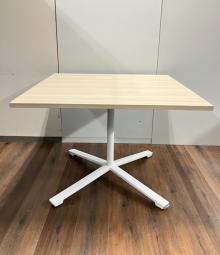 ABW/キャスター付き/カフェテーブル　コクヨ製　デイズオフィス（DAYS OFFICE）　 木目調　角テーブル　Activity-based working