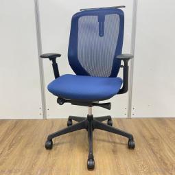 【定価約15万円】オカムラ製　シルフィーシリーズ　ネイビーブルー　アジャストアーム※可動肘　コートハンガー　樹脂脚　前傾姿勢対応！集中ワークにもオススメ　肘付きハイバックチェア！！※関東倉庫品【IB】