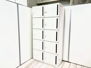 【希少な10人用ロッカー！】投函口付で鍵の紛失の心配のない人気ダイヤル錠タイプ！個人の荷物管理に最適！フリーアドレスデスクのお供に！
■イトーキ/イフス（iffus）/ホワイト
