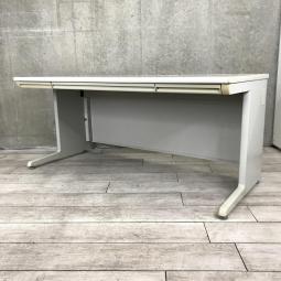 【ゆとりのあるワークスペース！】■オカムラ製　平デスク　W1600×D700×H700㎜　ライトスモーク　※多少日焼けがあるためお安く！【okamura　SD-e】