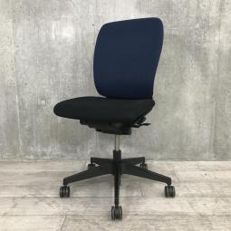 【背面取っ手付きで取り回しやすい構造！快適な座り心地とナイスデザイン！】■イトーキ（ITOKI）　フルゴ（fulgo）　肘無し　ハイバック　OAチェア　■背面：ブルー/座面：ブラック　シェル：ブラック【弊社使用欄：A00998923】【KN】