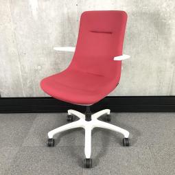 【在庫入替セール品につき限定特価！】【関東倉庫在庫品】【身体の動きと連動する快適なチェア！】■イトーキ製　モーブ　肘付ローバックチェア　■レッド【弊社使用欄：A00965070】【ECBMC】