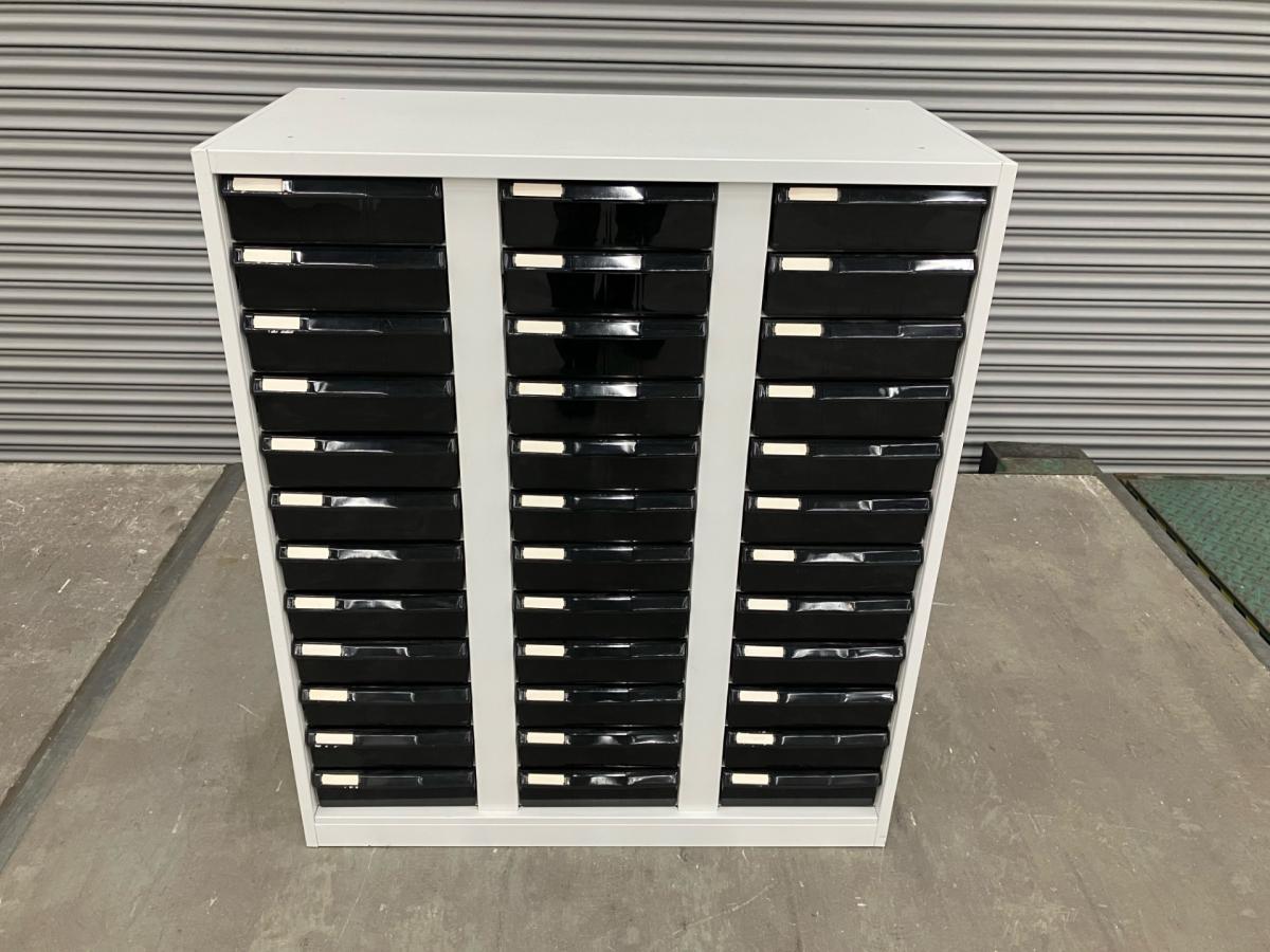 【希少なクリスタルキャビネット！細かい書類整理の仕分けに！】■ウチダ製　クリスタルトレー　深型(A4)12×3列
                        その他シリーズ
                                    中古
            