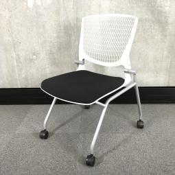 【在庫入替セール品につき限定特価！】【関東倉庫在庫品】【会議や研修にオススメのチェア！】■オカムラ製　グラータ　ネスティングチェア　■ブラック【弊社使用欄：A00976047】【ECBMC】