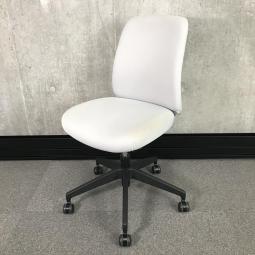 【カジュアルな空間になじむ、ベーシックなオフィスチェアーが入荷！！】■コクヨ（KOKUYO）　エルア（Elua）チェア　肘無し　ローバック　■ライトグレー